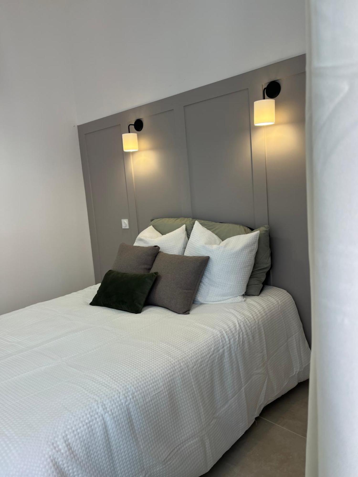Duplex Raffine, Elegant & Climatise - La Mezz Lägenhet Nîmes Exteriör bild