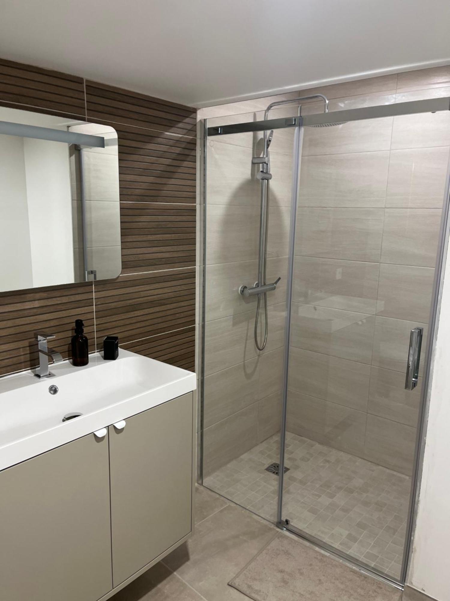 Duplex Raffine, Elegant & Climatise - La Mezz Lägenhet Nîmes Exteriör bild